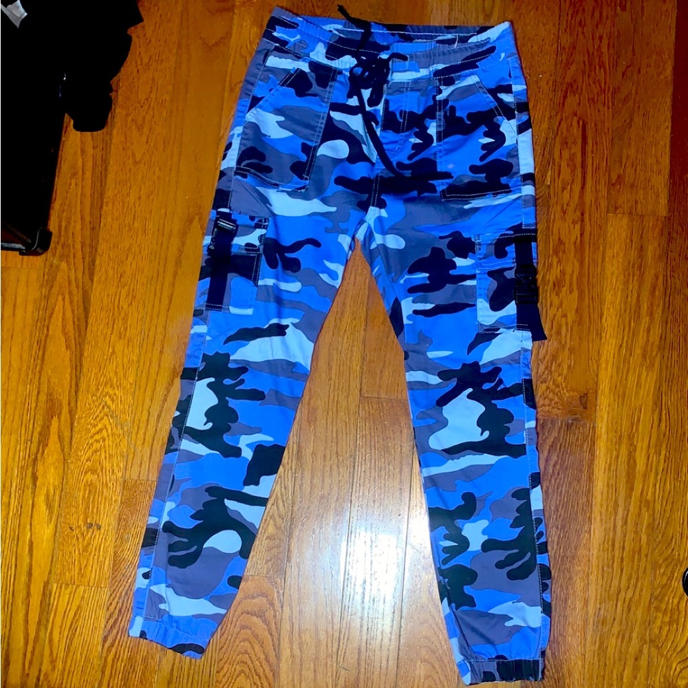 Medium, blue/black camo joggers